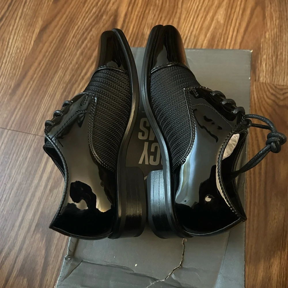 Stacy Adams Boys Glossy Black Oxfords.